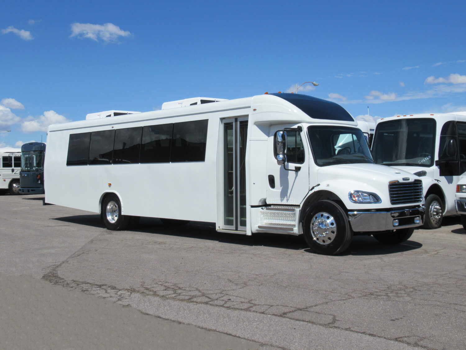 NEW 2026 ECD KSIR M2 Freightliner Executive Shuttle SH1632