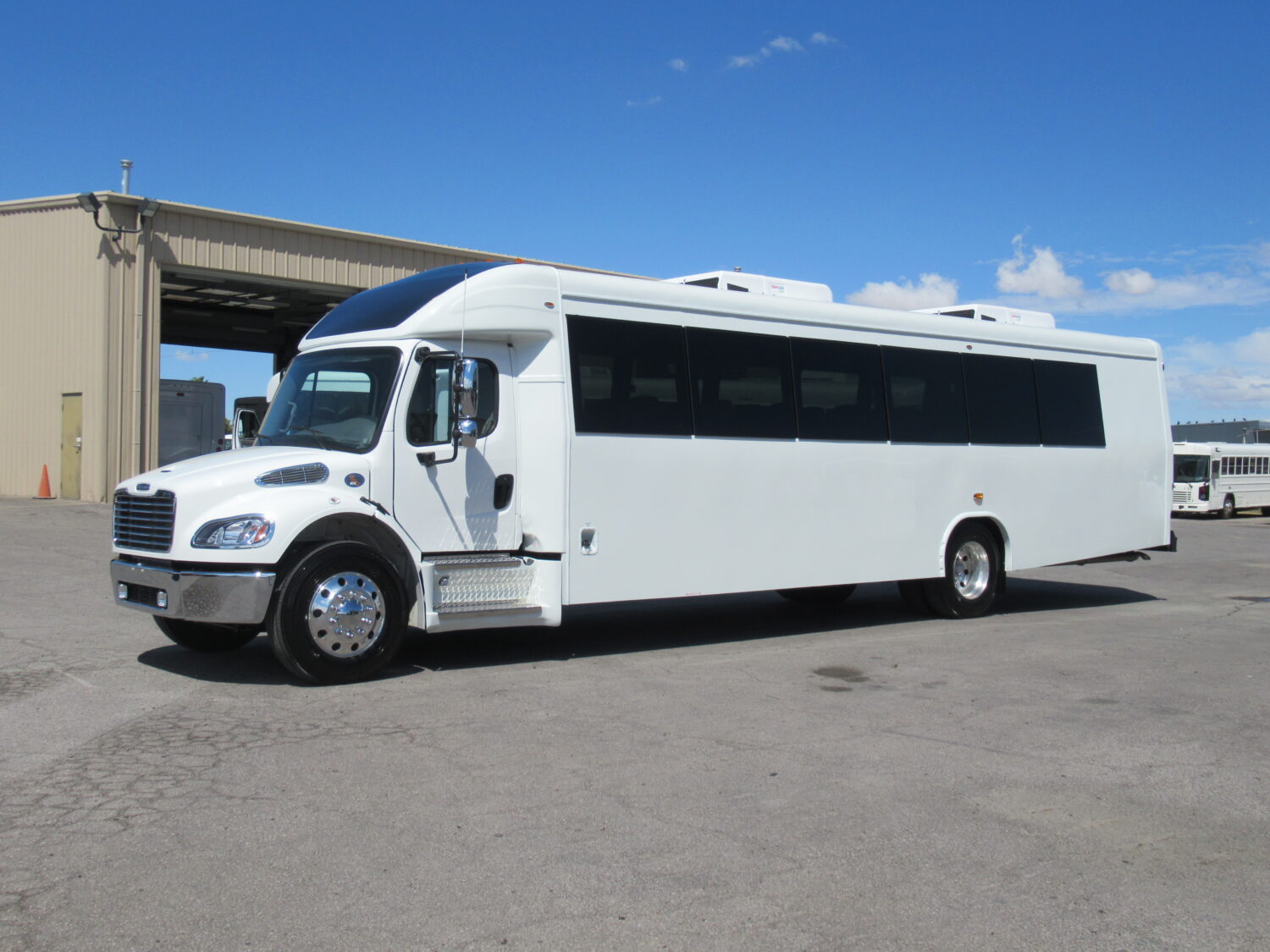 NEW 2026 ECD KSIR M2 Freightliner Executive Shuttle SH1632 - Image 3