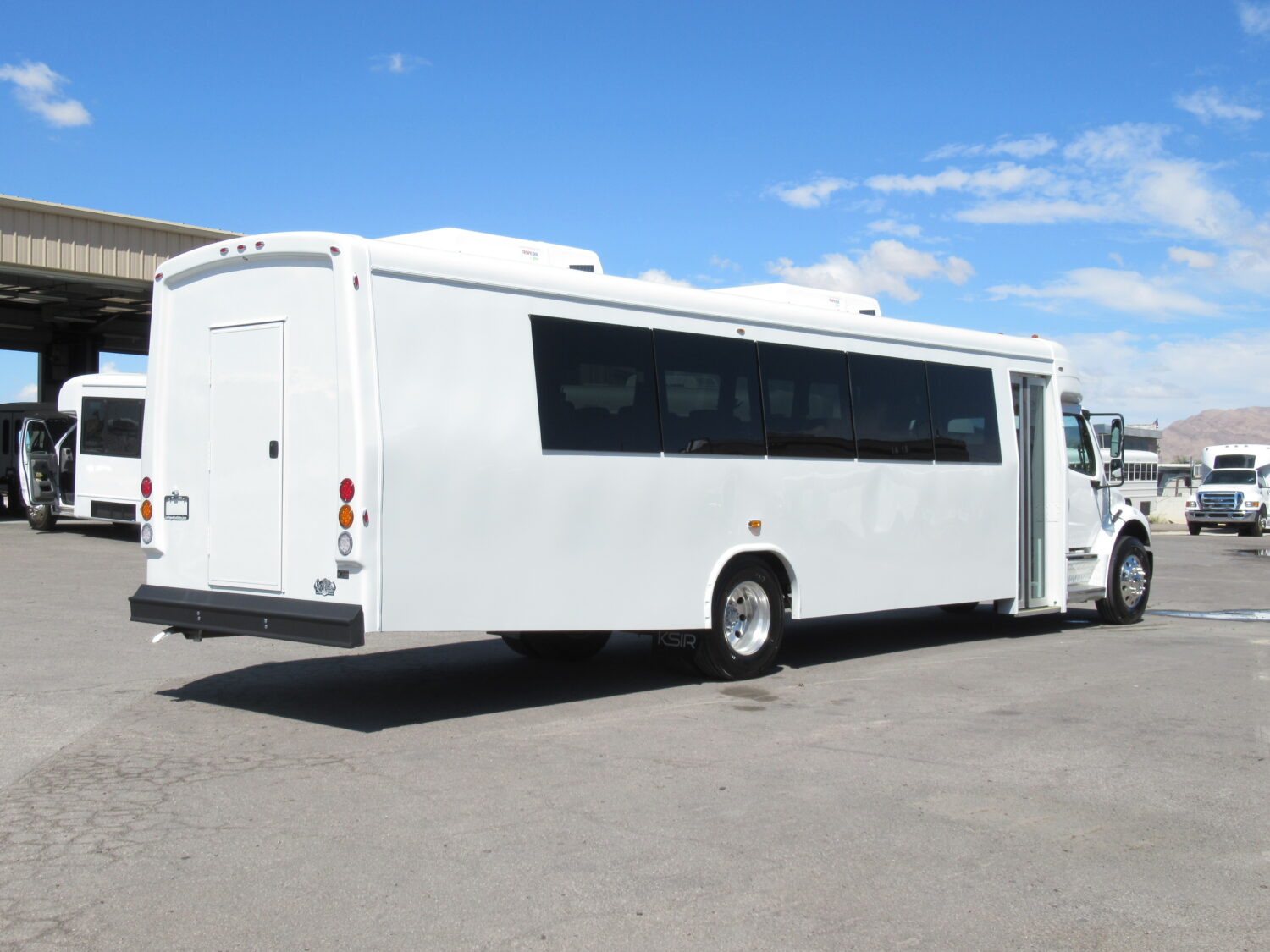 NEW 2026 ECD KSIR M2 Freightliner Executive Shuttle SH1632 - Image 7