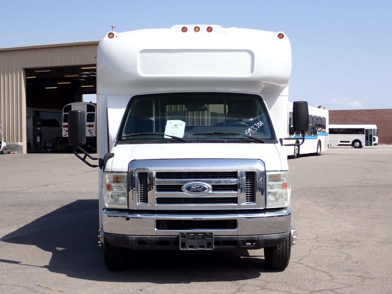 2014 Startrans Senator Lift Equipped Shuttle S93301 - Image 2