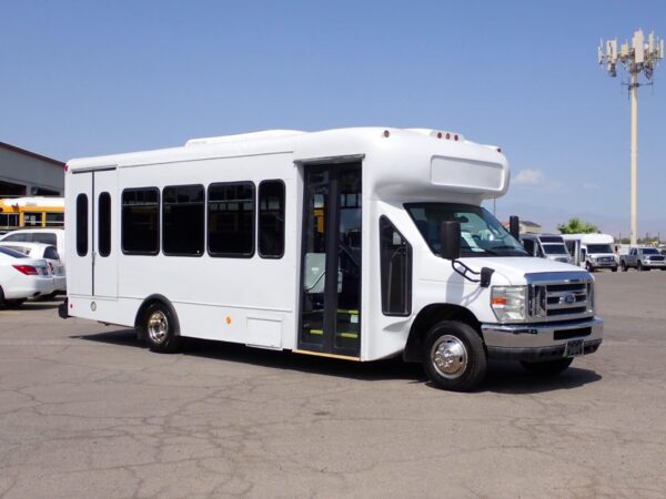 2014 Startrans Senator Lift Equipped Shuttle S93301