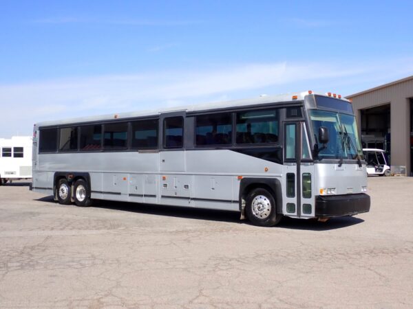 2004 MCI D4500 Lift Equipped Commuter Coach C56315