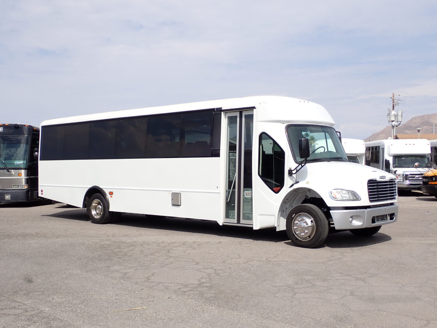 2018 Champion Defender Shuttle Bus SN4472