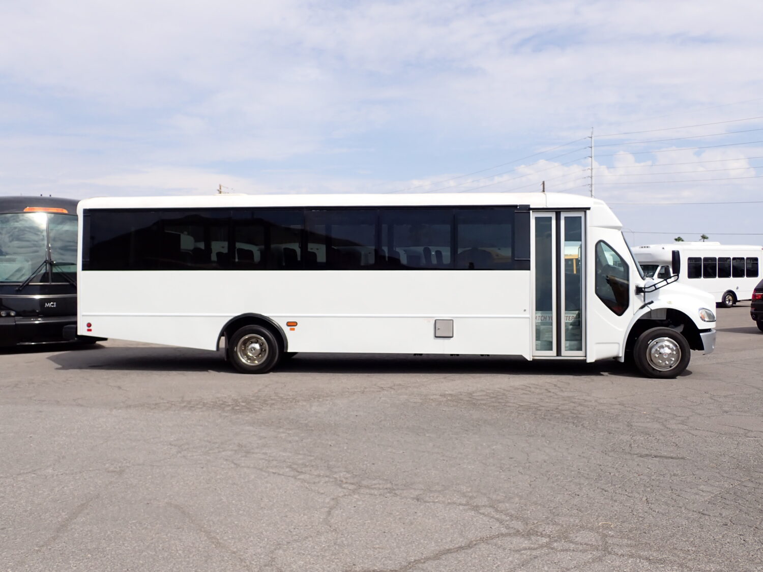 2018 Champion Defender Shuttle Bus SN4472 - Image 4