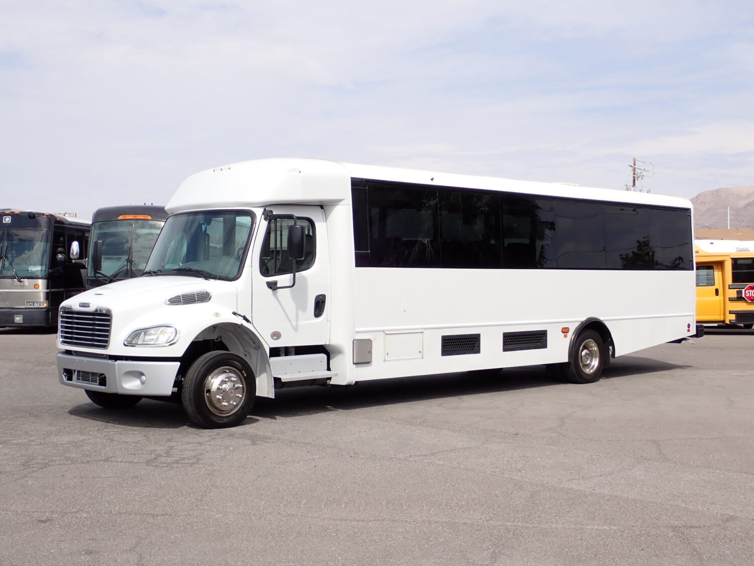 2018 Champion Defender Shuttle Bus SN4472 - Image 3