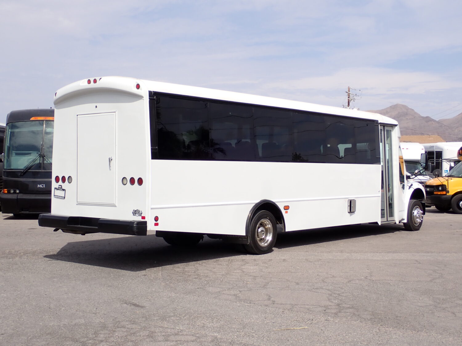 2018 Champion Defender Shuttle Bus SN4472 - Image 7