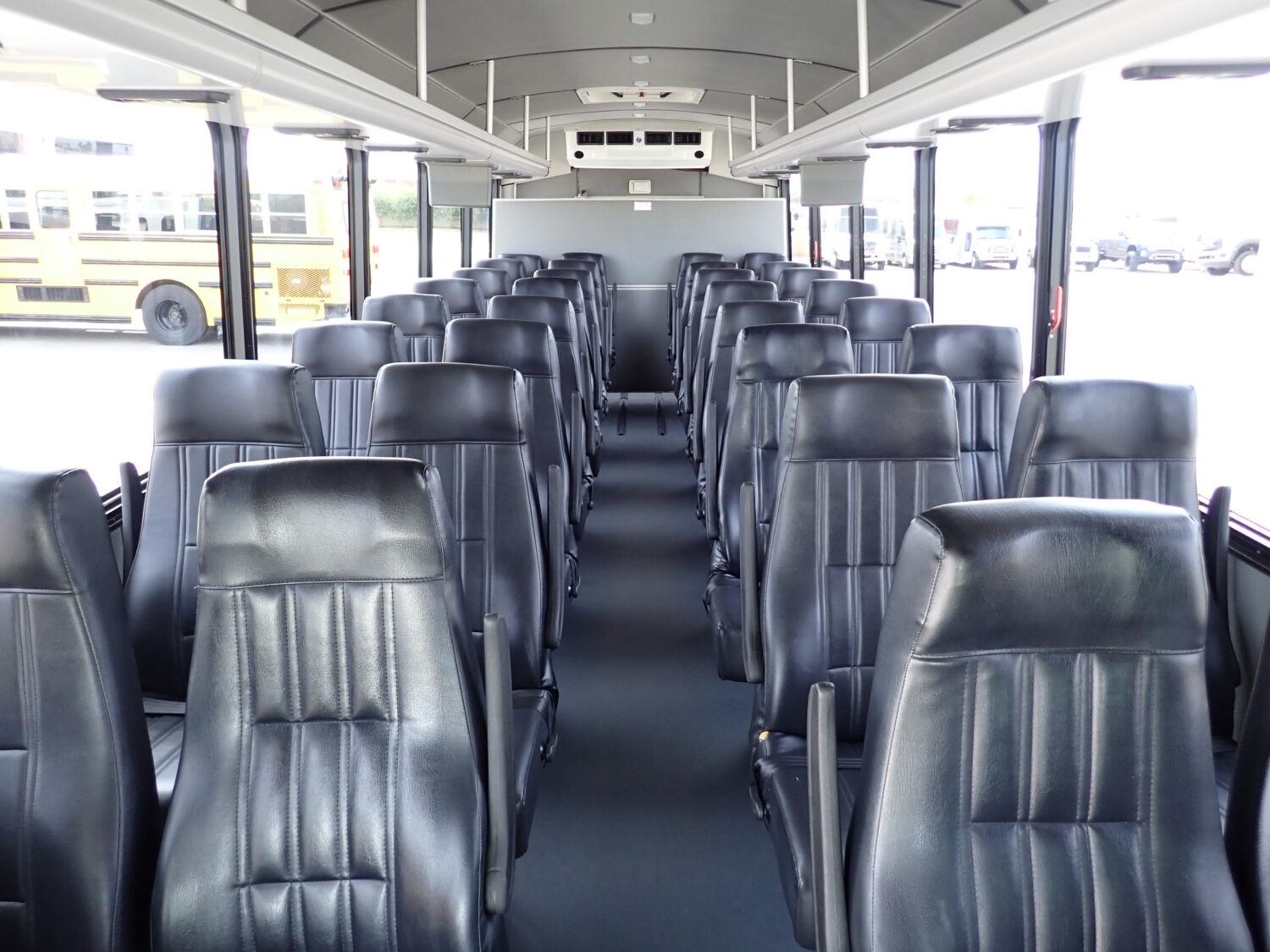 2018 Champion Defender Shuttle Bus SN4472 - Image 9