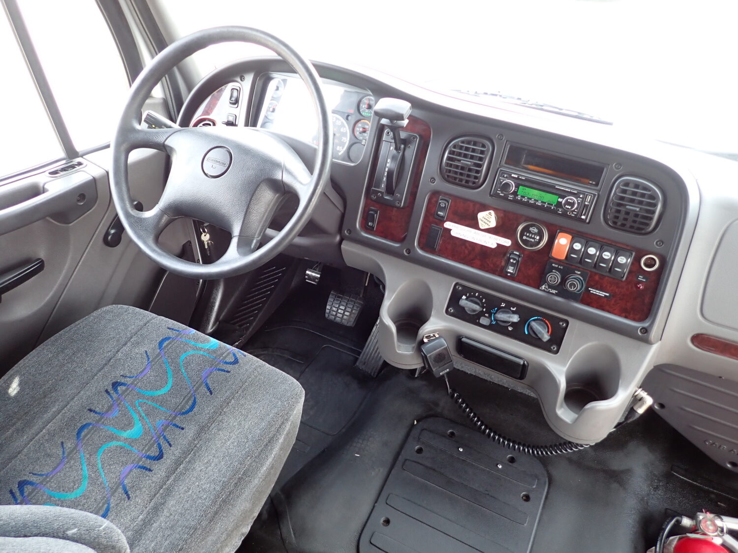 2018 Champion Defender Shuttle Bus SN4472 - Image 11