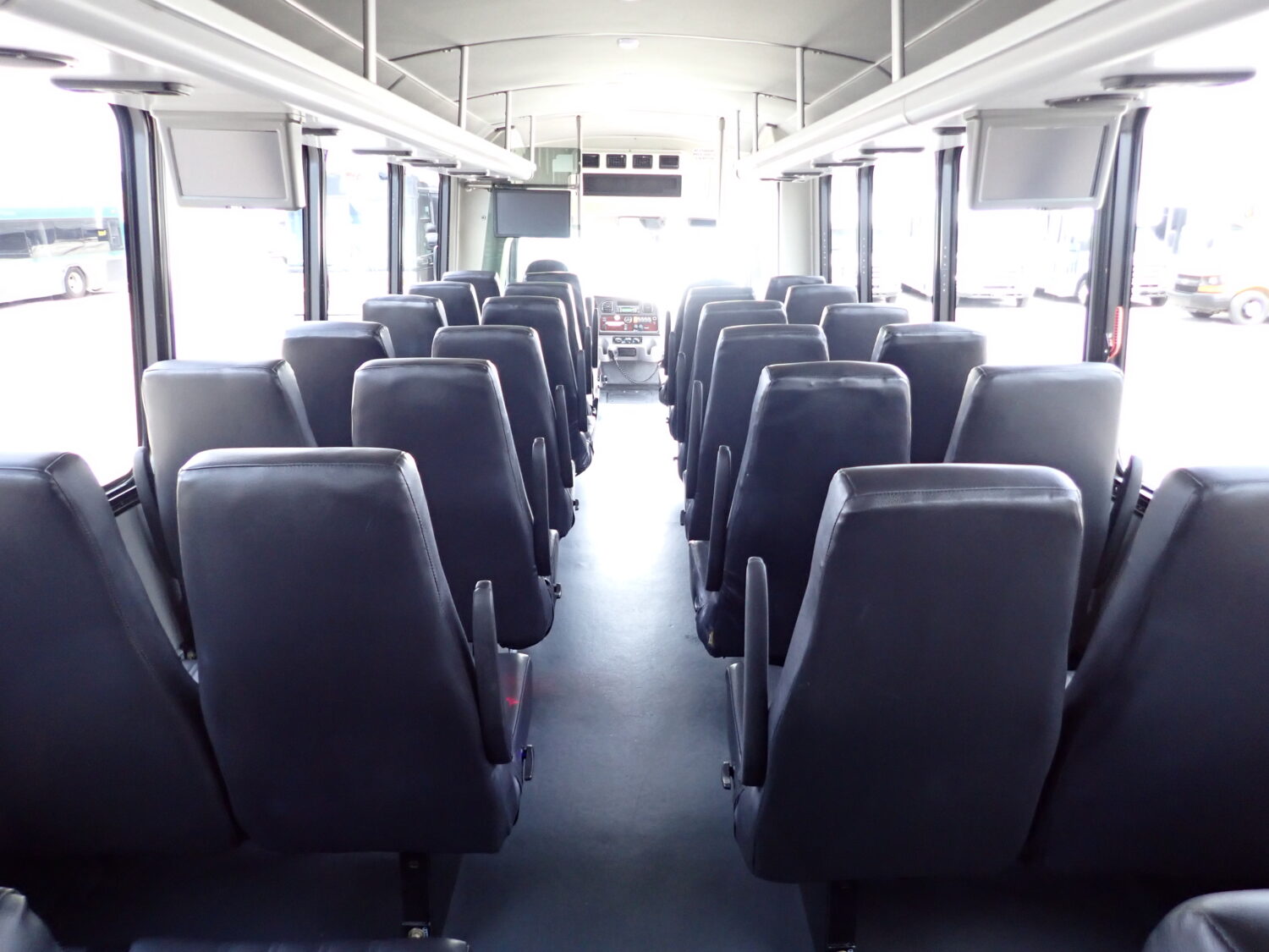 2018 Champion Defender Shuttle Bus SN4472 - Image 10