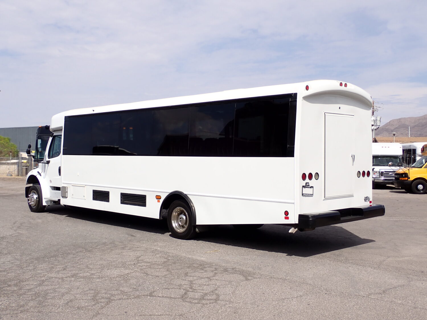 2018 Champion Defender Shuttle Bus SN4472 - Image 5